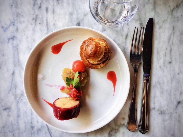 What's the Best Method for Crafting a Crispy Duck Confit with a Citrus Glaze?